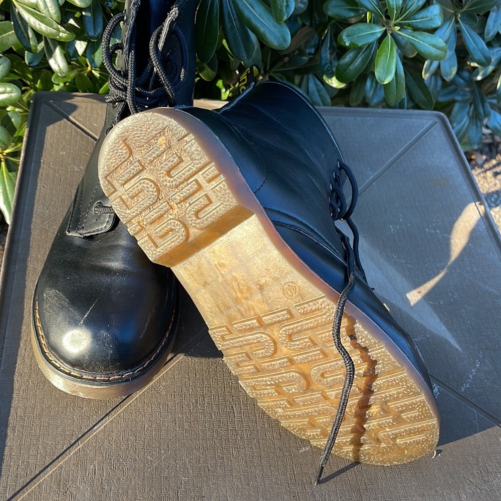 BOOTS - Picture 2 of 4
